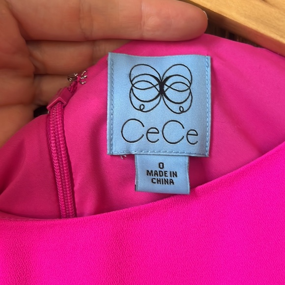 CeCe Crepe Shift Dress - Picture 5 of 10